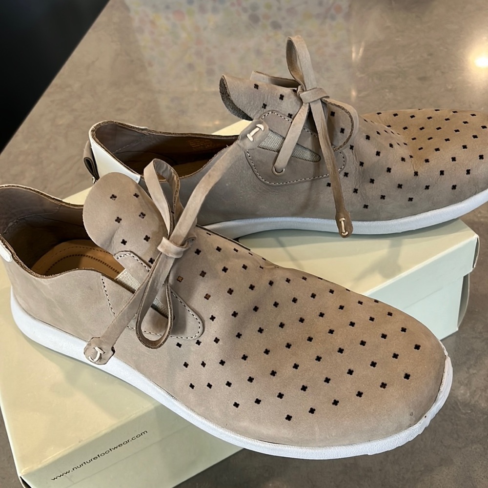 Nurture Jacques Koala/White Sneakers, Size 8.5M, NIB